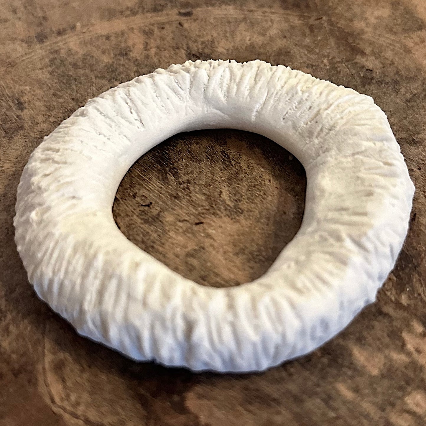 61001 - Medium Cream Totem Piece