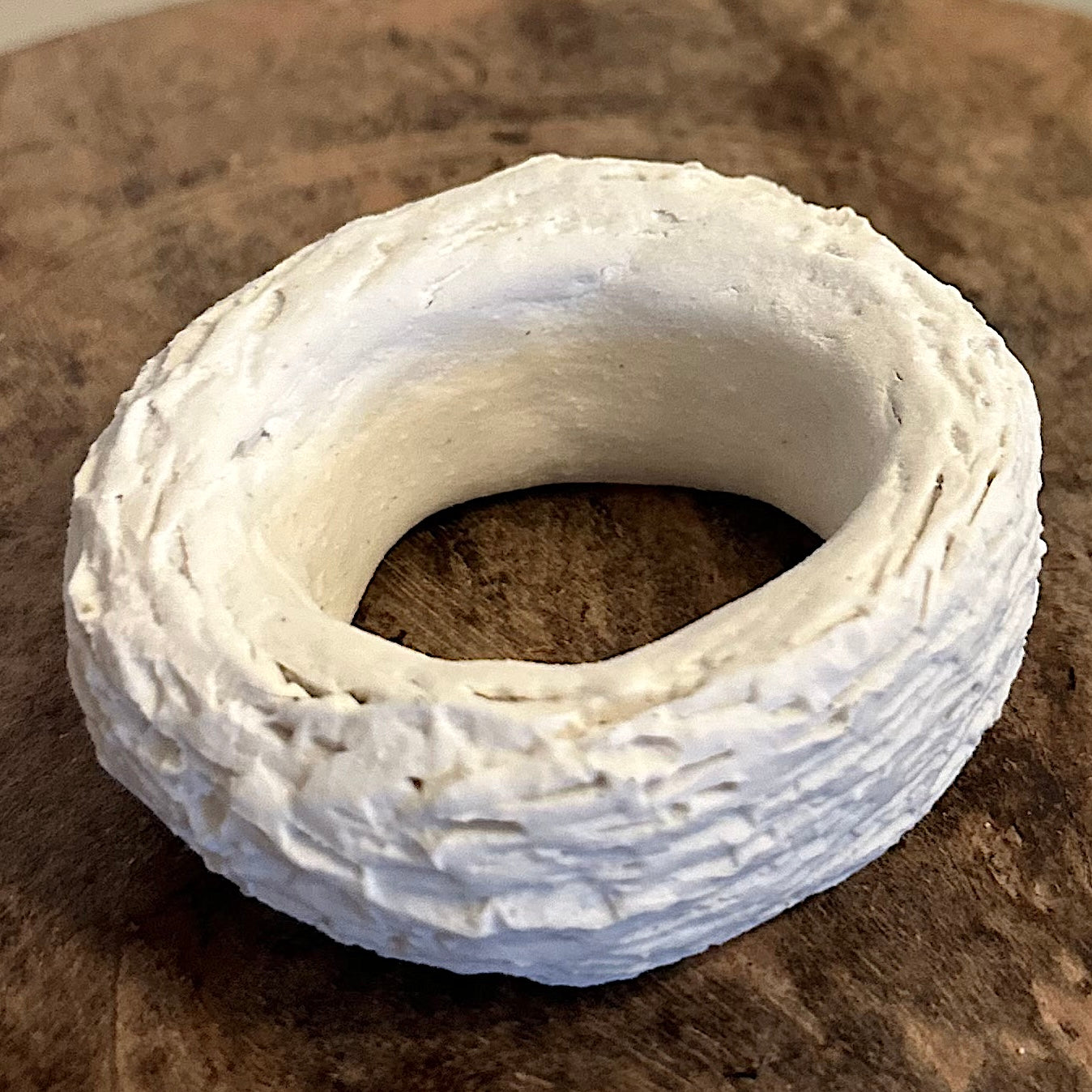 61005 - Medium Cream Totem Piece