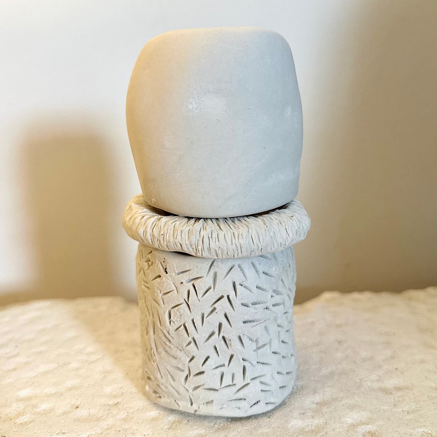 21015 Medium 3-piece cream vase