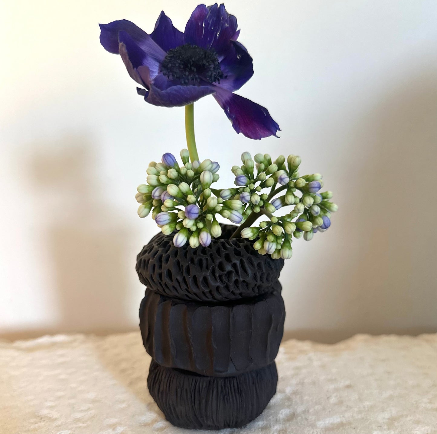 22004 medium 3 piece black vase
