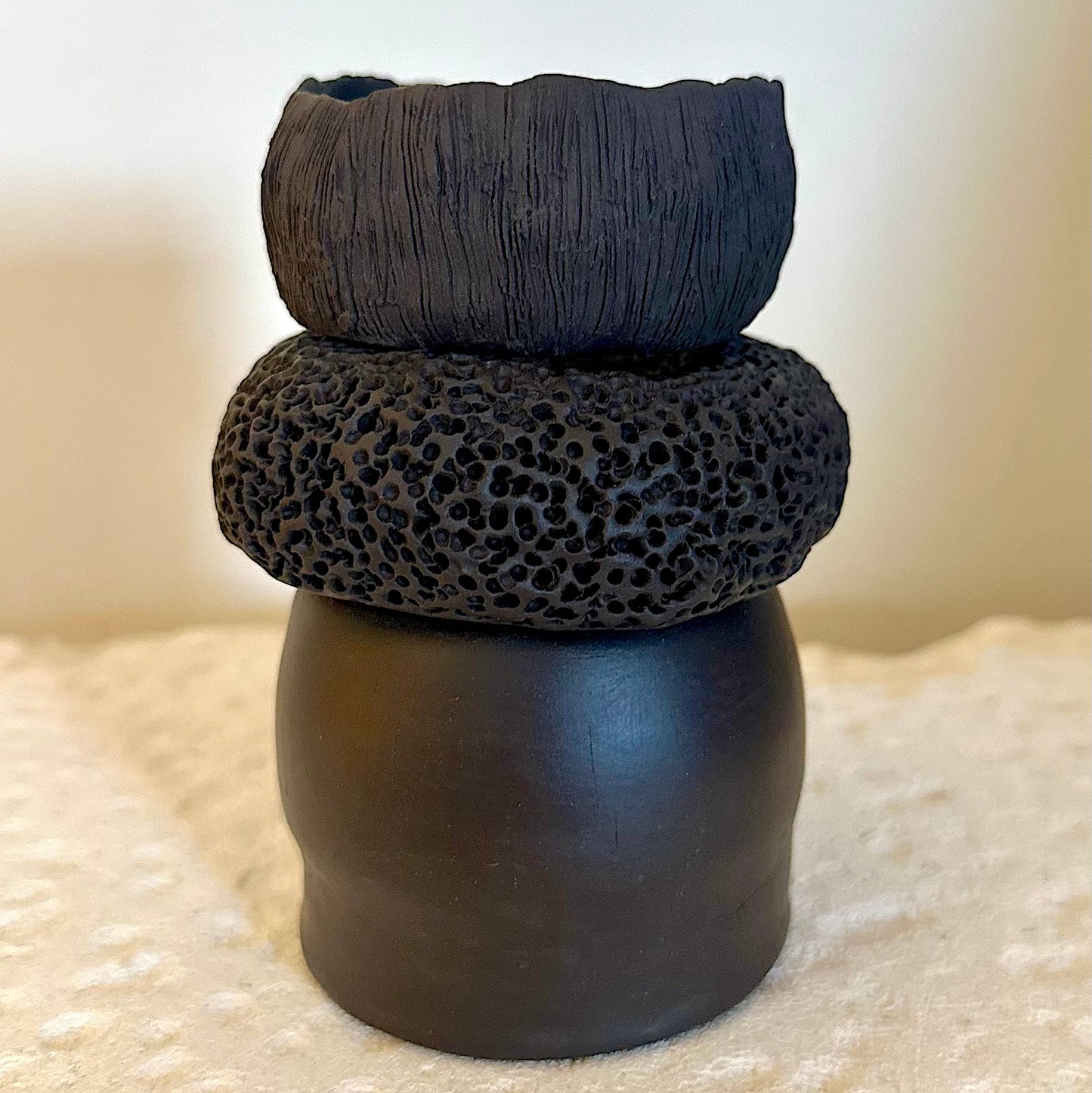 22006 medium 3 piece black vase