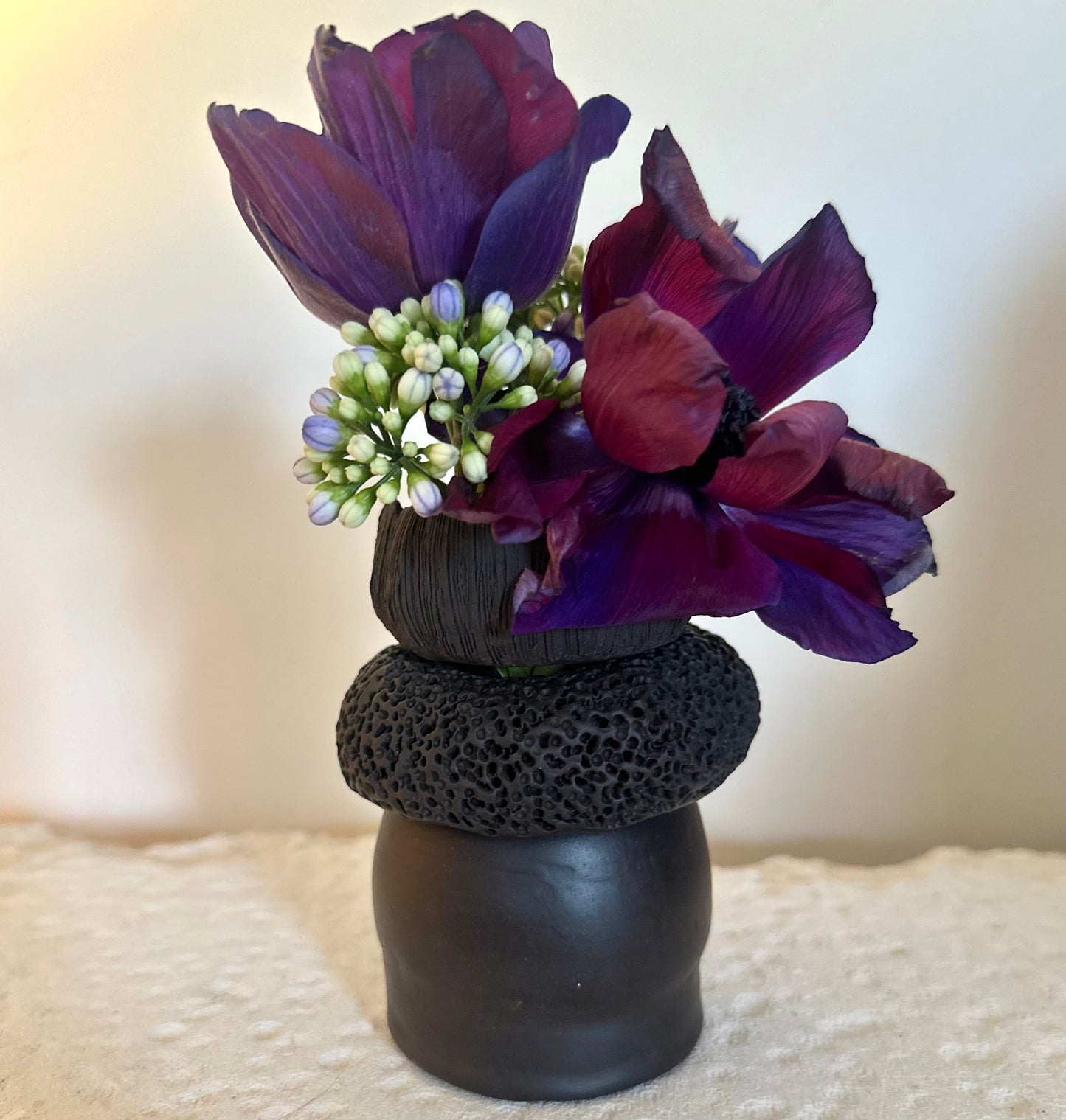 22006 medium 3 piece black vase