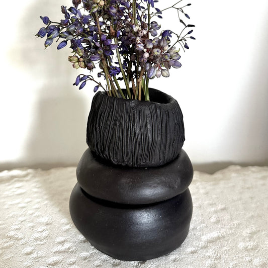 22007 medium 3 piece black vase